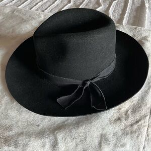 NWT Olive & Pique Kaia Wool Felt hat